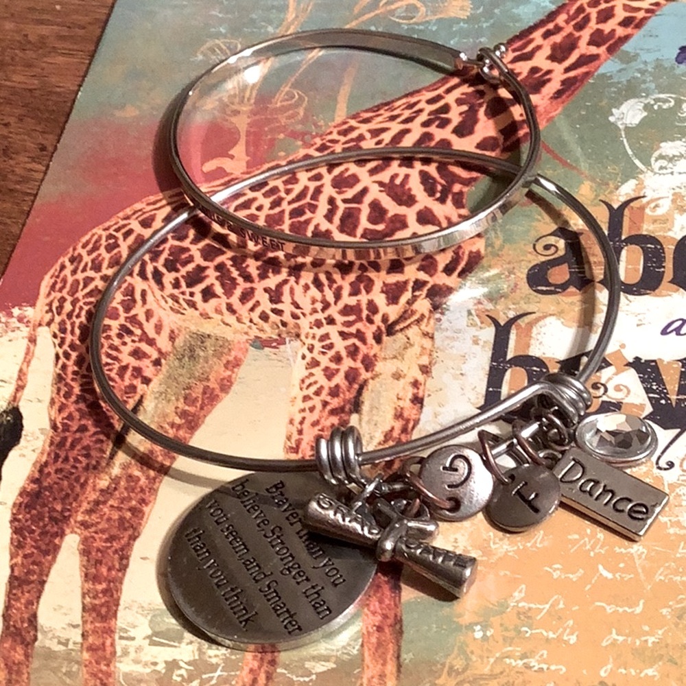 MESSAGE CHARM BRACELETS (2) Strength 👩‍🎓Graduate Dance & Kind Generous Spirit